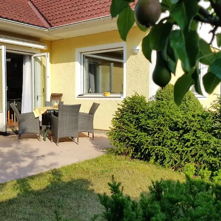 Julian Freistehendes Haus - 350 M Ferienhaus