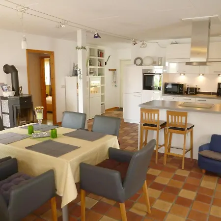 Julian Freistehendes Haus - 350 M Ferienhaus Koserow