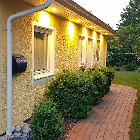 Julian Freistehendes Haus - 350 M Ferienhaus *